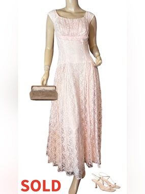 VINTAGE 1950'S LIGHT PINK LACE COCKTAIL DRESS (S)